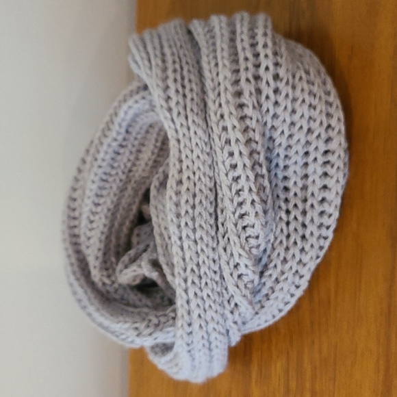 Infinity scarf (small loop) - Picture 1 of 2